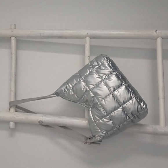 unbranded Handbags - Silver quilted puffer bag new